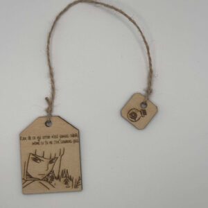 Marque-page en bois en forme de sachet de thé, gravé au laser et inspiré d'un univers japonais fantastique. Création artisanale fabriquée en France.