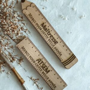 Marque-page règle en bois personnalisé pour maîtresse, ATSEM ou nounou, cadeau original de fin d'année scolaire.