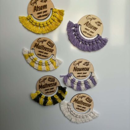 Magnets personnalisés en bois gravé et macramé pour maîtresse, ATSEM ou nounou, cadeau de fin d'année scolaire
