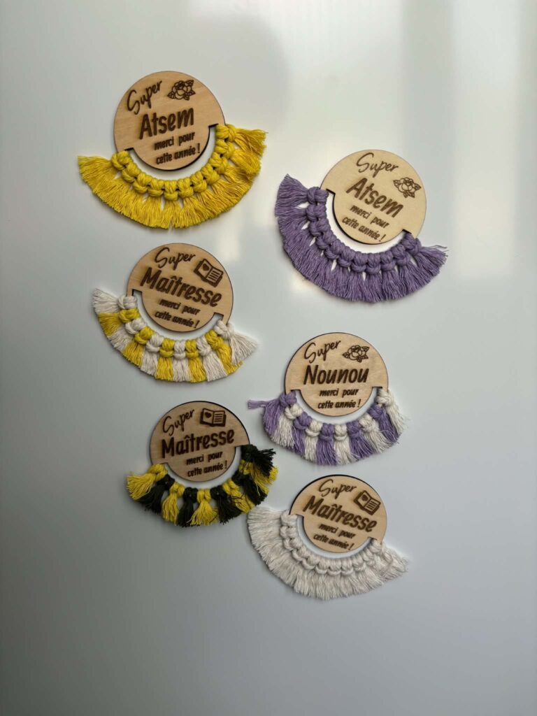 Magnets personnalisés en bois gravé et macramé pour maîtresse, ATSEM ou nounou, cadeau de fin d'année scolaire