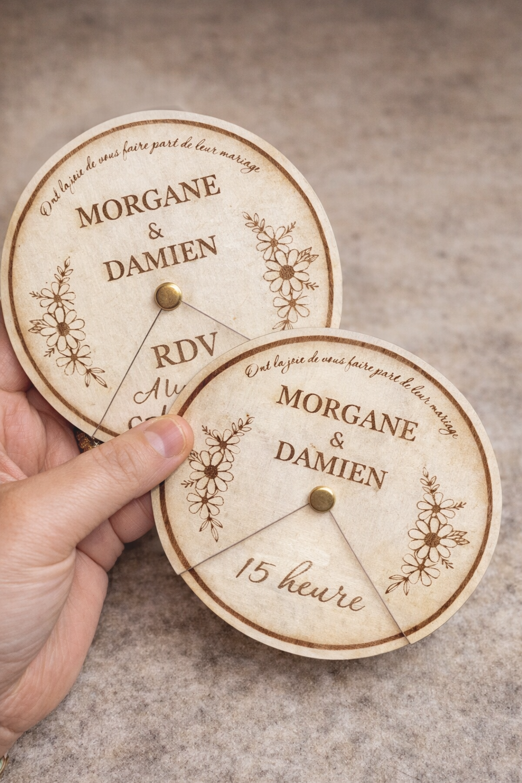 Faire-part de mariage rotatif personnalisé en bois – Image 2