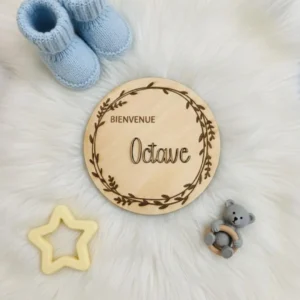Disque de naissance personnalisé en bois de 15 cm avec prénom gravé pour annonce de naissance et photo de bébé