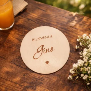 Disque de naissance personnalisé en bois de 10 cm avec prénom gravé pour annonce de naissance et photo de bébé