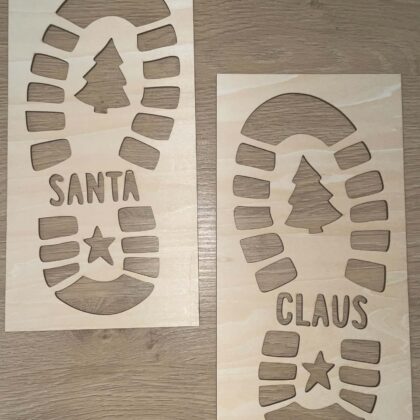 Créez de vraies empreintes de pas du Père Noël avec ces pochoirs SANTA CLAUS. Une idée magique pour surprendre les enfants le matin de Noël.