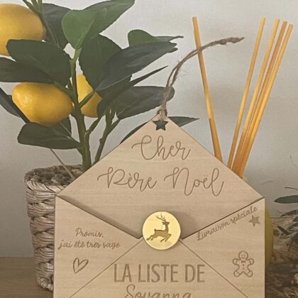 Plaque Liste de Noël personnalisée en bois pour enfant. Une jolie décoration pour préparer sa liste de souhaits et faire vivre la magie du Père Noël.