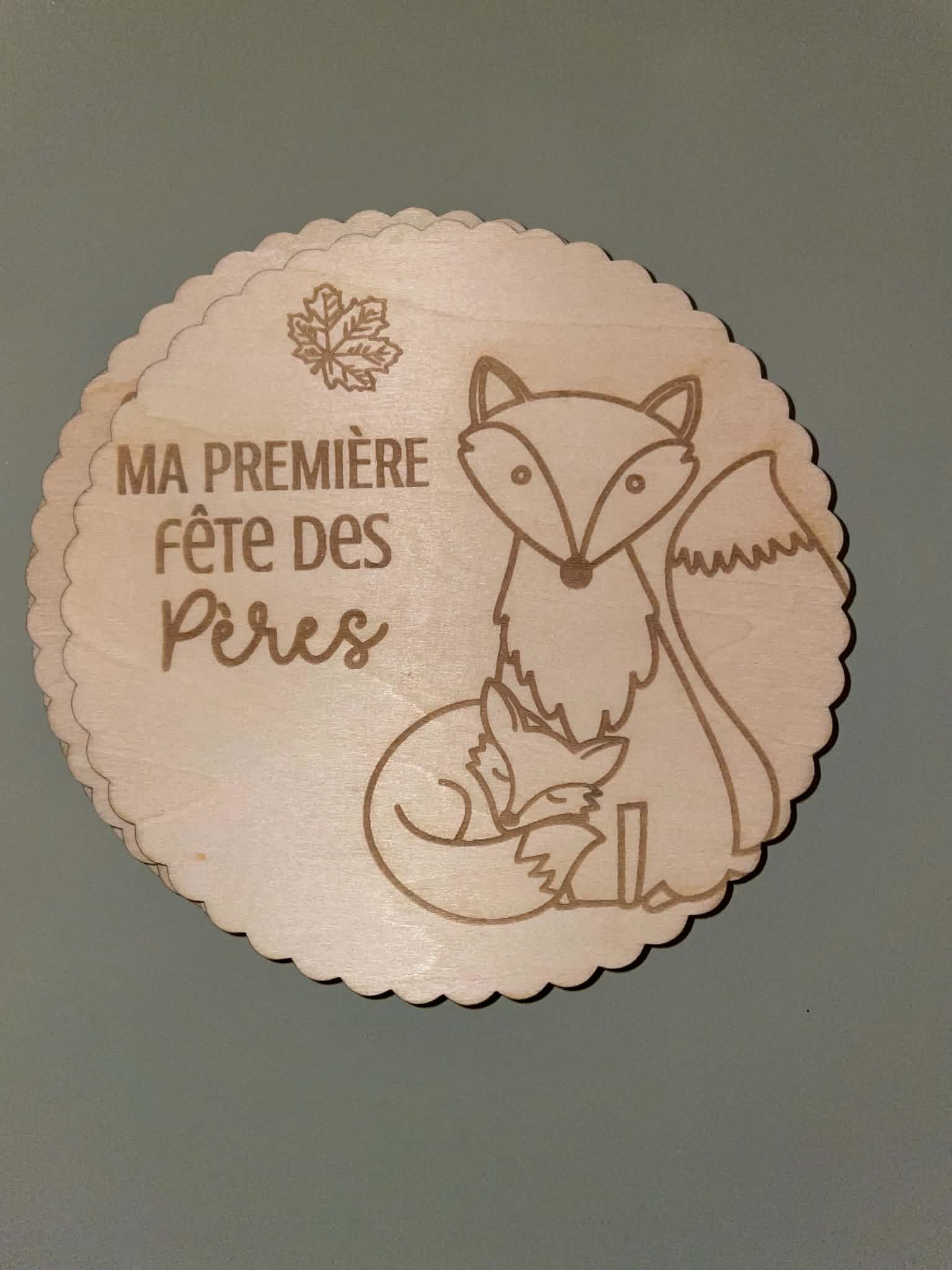4c4f5b5f 26ec 4569 aab7 b8f96203b2eb Ensemble de cartes étapes bébé en bois gravées au laser, comprenant les 12 mois de bébé, une carte Hello World et 6 cartes souvenirs pour les premières grandes étapes de sa vie.