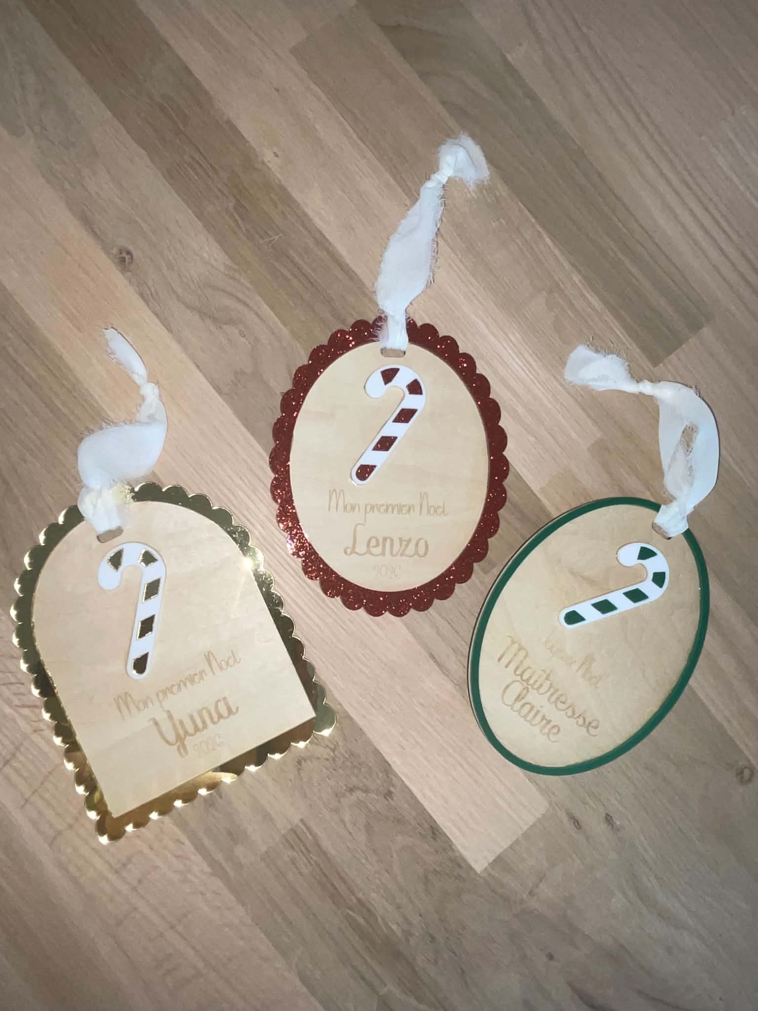 7641d265 231e 48d8 8c62 5f58299ffabb Décorations de Noël personnalisées en bois et acrylique avec prénom