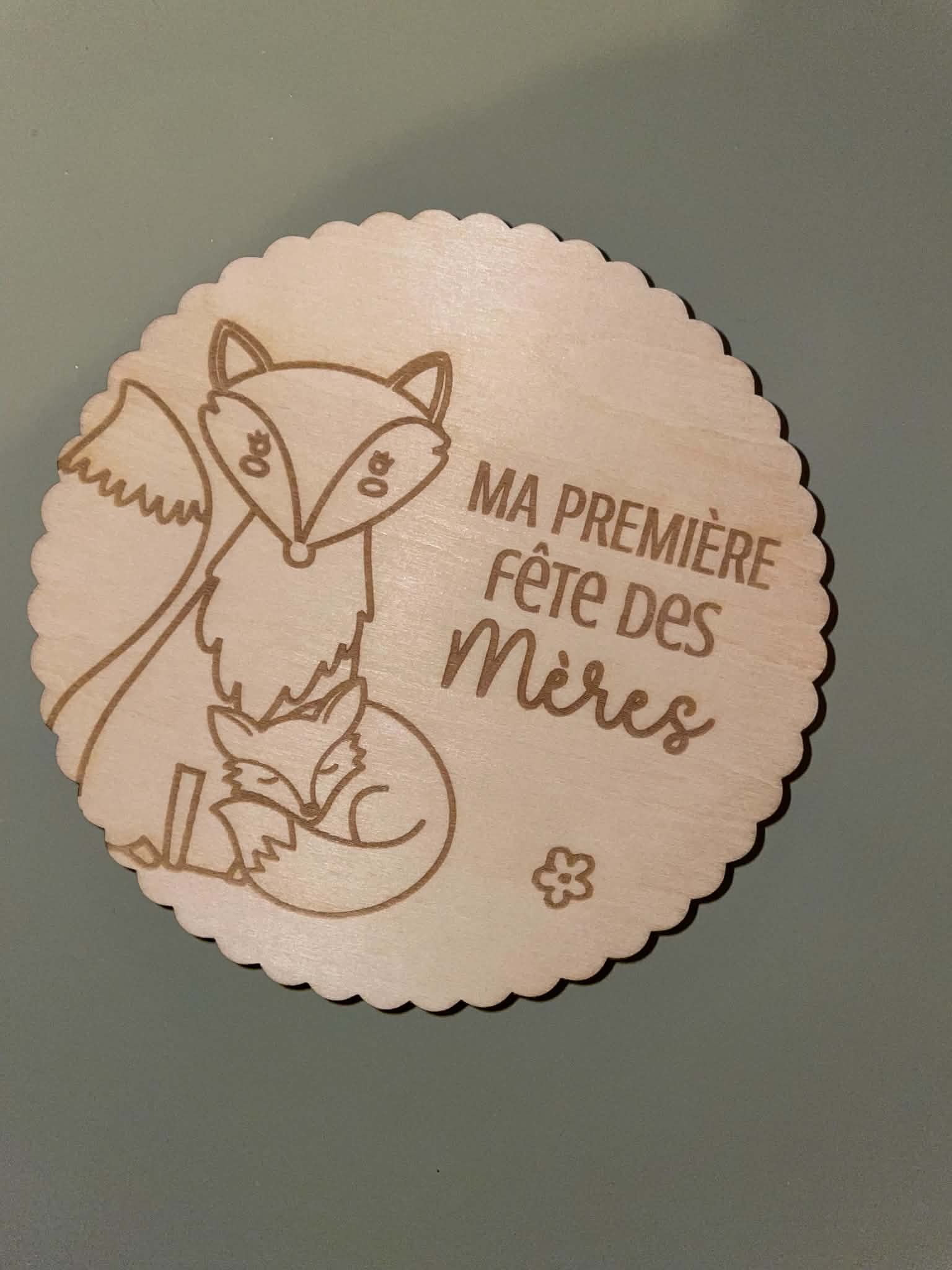 cbaaab6a 540c 4841 b9ae 799d23d19a6d Ensemble de cartes étapes bébé en bois gravées au laser, comprenant les 12 mois de bébé, une carte Hello World et 6 cartes souvenirs pour les premières grandes étapes de sa vie.