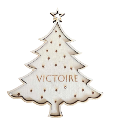 boule de noël personnalisé en bois en forme de sapin de noël